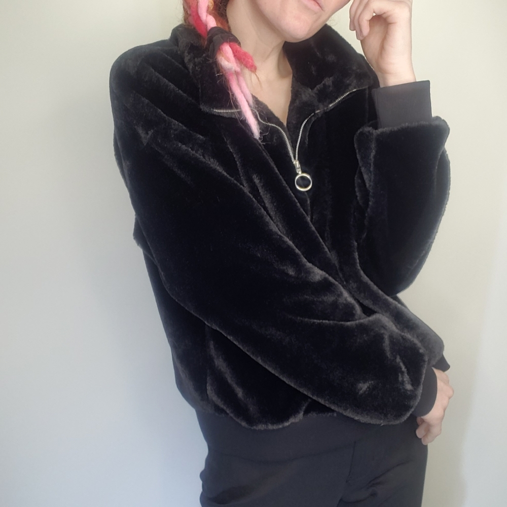 Nine West Luxe Black Sweatshirt Top Black Faux Fur Comfy XL Large Quarter Zip - Picture 11 of 13
